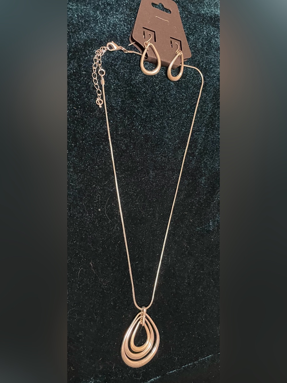 Delicate Silver Chain Necklace with Layered Teardrop Pendant